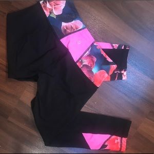 Lululemon Embody Crop Wunder Under, size 4!